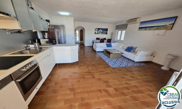 2 bedroom Apartment for sale in Empuriabrava - € 349,000 (Ref: 9977438)