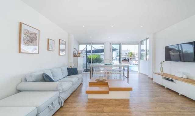 3 soverom Villa til salgs i Santa Margarida, Roses med svømmebasseng garasje - € 670 000 (Ref: 9997209)