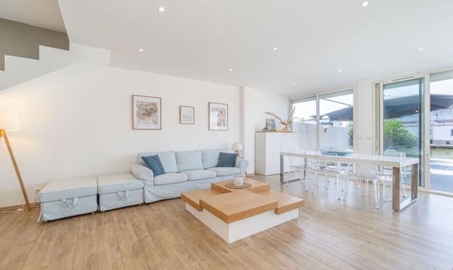 3 soverom Villa til salgs i Santa Margarida, Roses med svømmebasseng garasje - € 670 000 (Ref: 9997209)