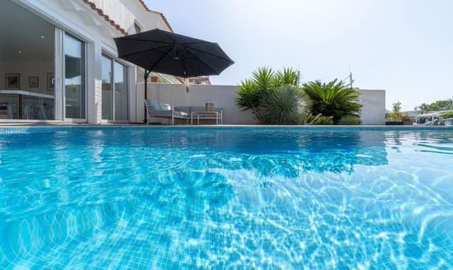 3 soverom Villa til salgs i Santa Margarida, Roses med svømmebasseng garasje - € 670 000 (Ref: 9997209)