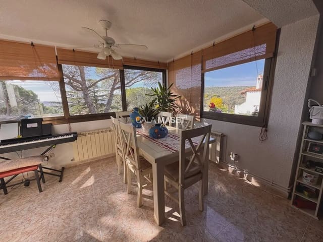 4 chambre Villa/Maison à vendre à Castell d'Aro, Castell-Platja d'Aro avec garage - 459 000 € (Ref: 9890793)
