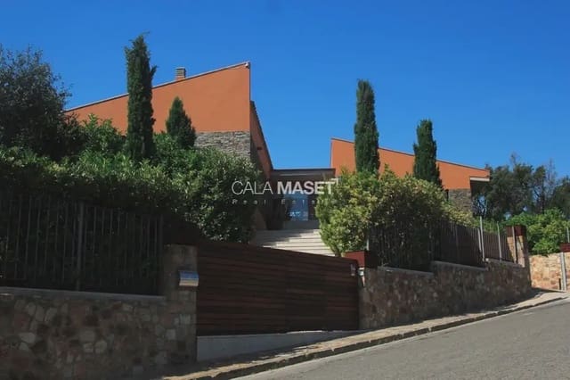 6 bedroom Villa for sale in Castell d'Aro, Castell-Platja d'Aro with garage - € 3,300,000 (Ref: 9890795)