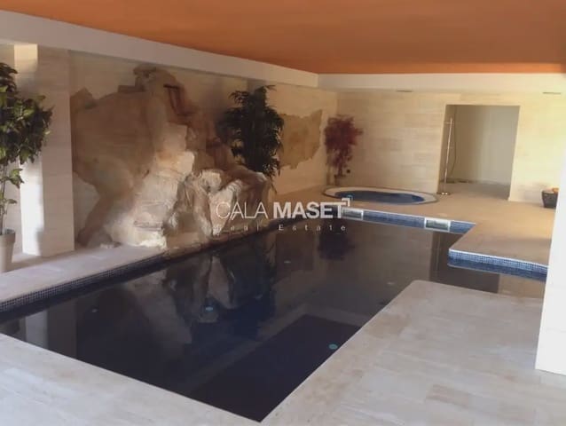 6 bedroom Villa for sale in Castell d'Aro, Castell-Platja d'Aro with garage - € 3,300,000 (Ref: 9890795)