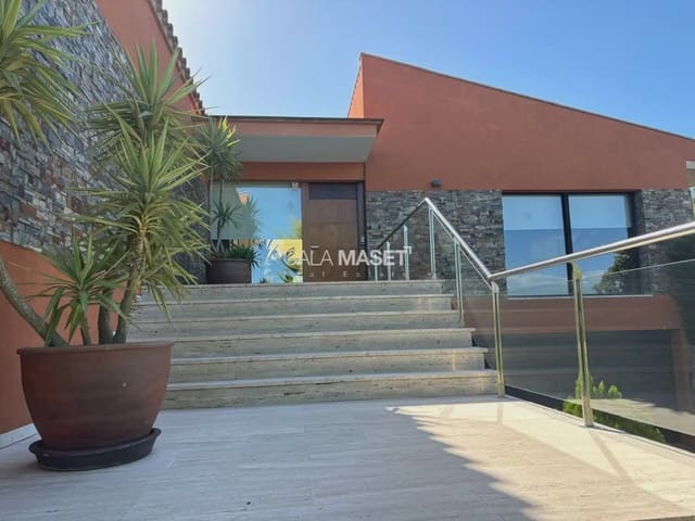 6 bedroom Villa for sale in Castell d'Aro, Castell-Platja d'Aro with garage - € 3,300,000 (Ref: 9890795)