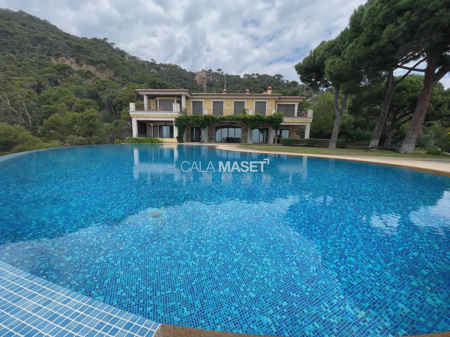 11 soveværelse Villa til salg i Sant Feliu de Guixols med garage - € 9.500.000 (Ref: 9890798)