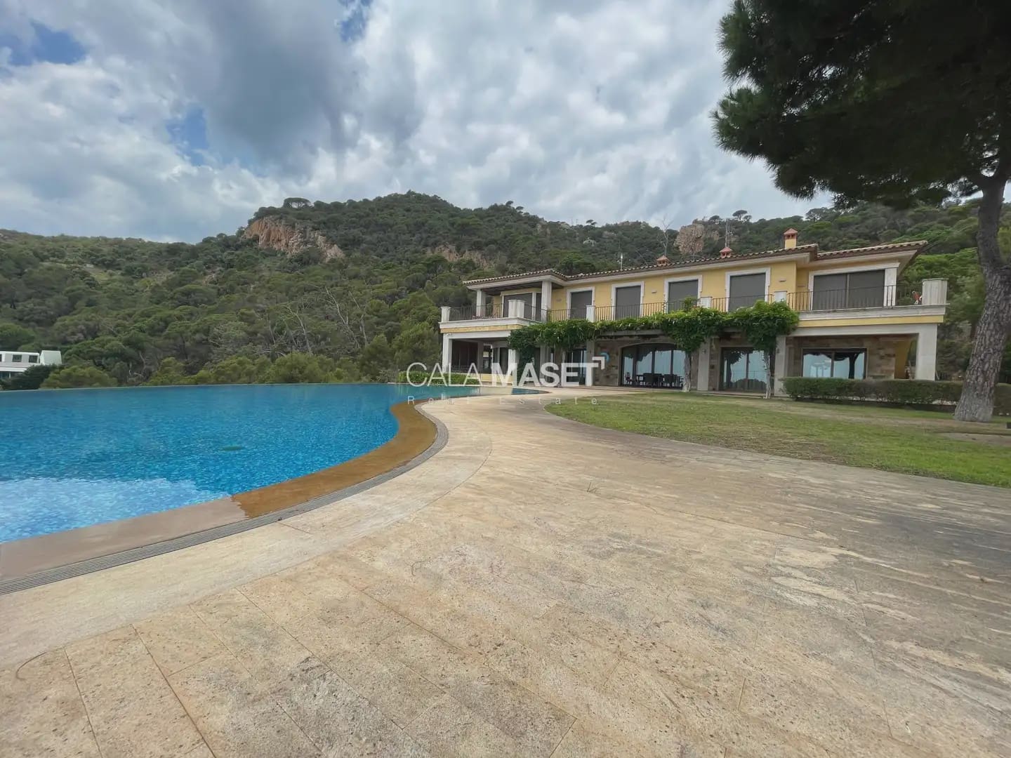 11 soveværelse Villa til salg i Sant Feliu de Guixols med garage - € 9.500.000 (Ref: 9890798)