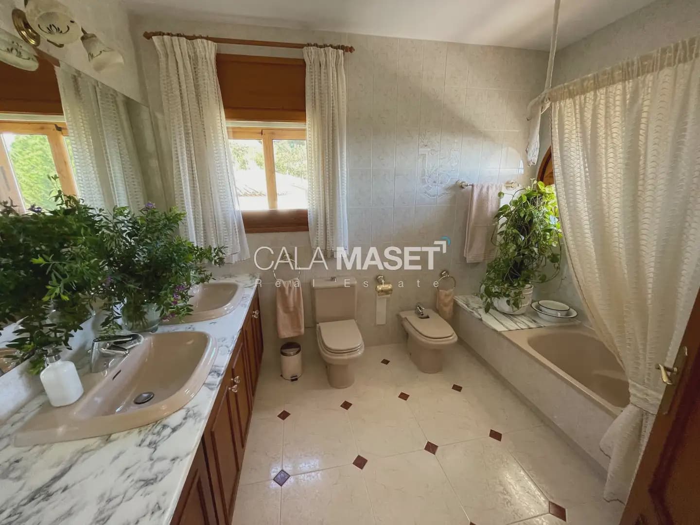 4 slaapkamer Villa te koop in Platja d'Aro met garage - € 590.000 (Ref: 9890800)
