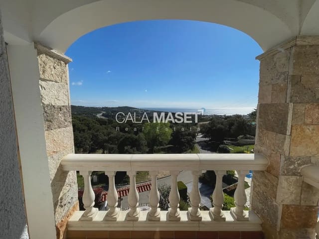 4 slaapkamer Villa te koop in Platja d'Aro, Castell-Platja d'Aro met garage - € 590.000 (Ref: 9890800)