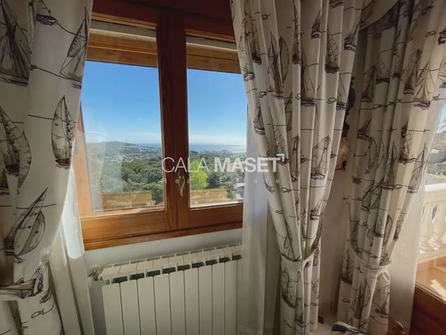 4 slaapkamer Villa te koop in Platja d'Aro, Castell-Platja d'Aro met garage - € 590.000 (Ref: 9890800)