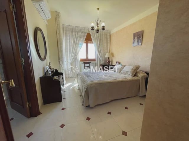 4 slaapkamer Villa te koop in Platja d'Aro, Castell-Platja d'Aro met garage - € 590.000 (Ref: 9890800)
