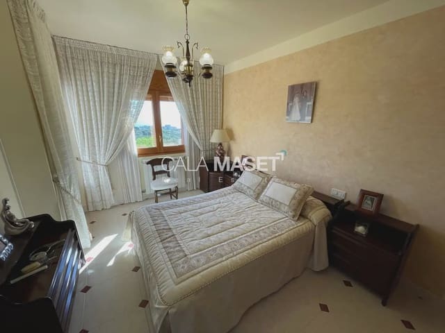 4 slaapkamer Villa te koop in Platja d'Aro, Castell-Platja d'Aro met garage - € 590.000 (Ref: 9890800)