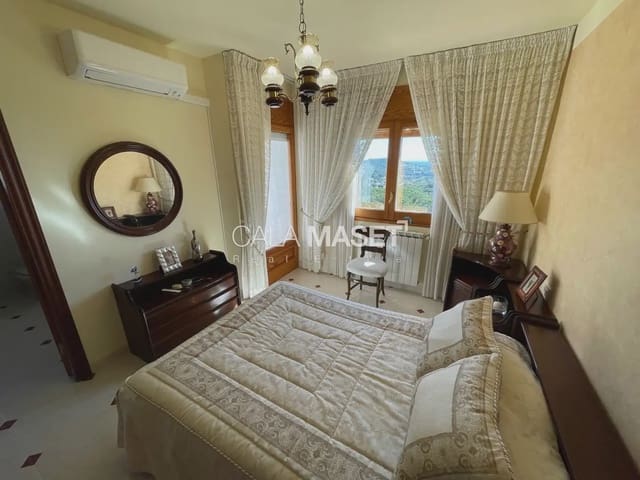 4 slaapkamer Villa te koop in Platja d'Aro, Castell-Platja d'Aro met garage - € 590.000 (Ref: 9890800)