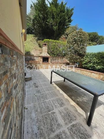 Chalet de 3 habitaciones en Castell d'Aro, Castell-Platja d'Aro en venta con garaje - 790.000 € (Ref: 9890802)