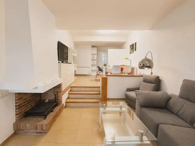 3 bedroom Flat for sale in Platja d'Aro, Castell-Platja d'Aro with pool - € 400,000 (Ref: 9890804)