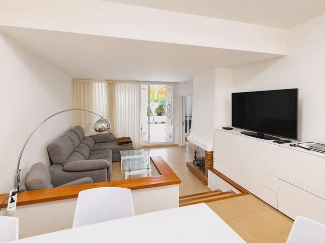3 bedroom Flat for sale in Platja d'Aro, Castell-Platja d'Aro with pool - € 400,000 (Ref: 9890804)