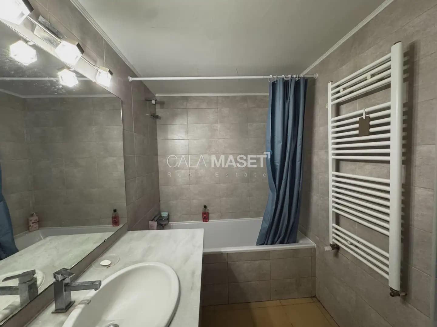 3 bedroom Flat for sale in Platja d'Aro with pool - € 400,000 (Ref: 9890804)