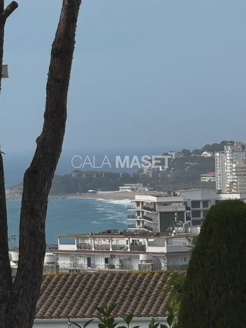 3 bedroom Flat for sale in Platja d'Aro with pool - € 400,000 (Ref: 9890804)
