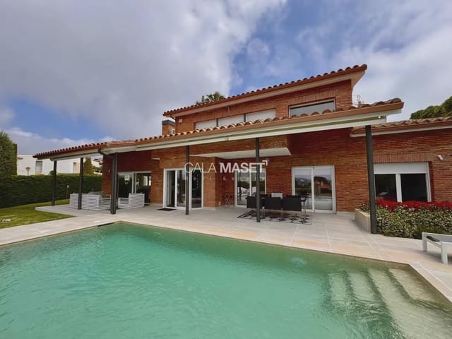 Chalet de 5 habitaciones en Castell d'Aro, Castell-Platja d'Aro en venta con piscina garaje - 2.600.000 € (Ref: 9890805)