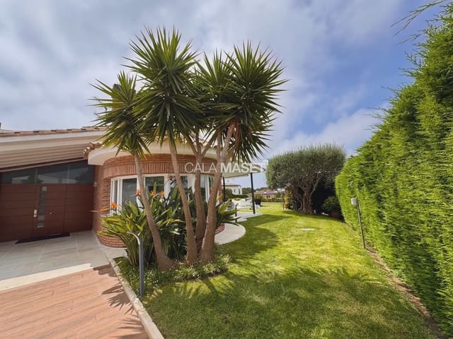 Chalet de 5 habitaciones en Castell d'Aro, Castell-Platja d'Aro en venta con piscina garaje - 2.600.000 € (Ref: 9890805)