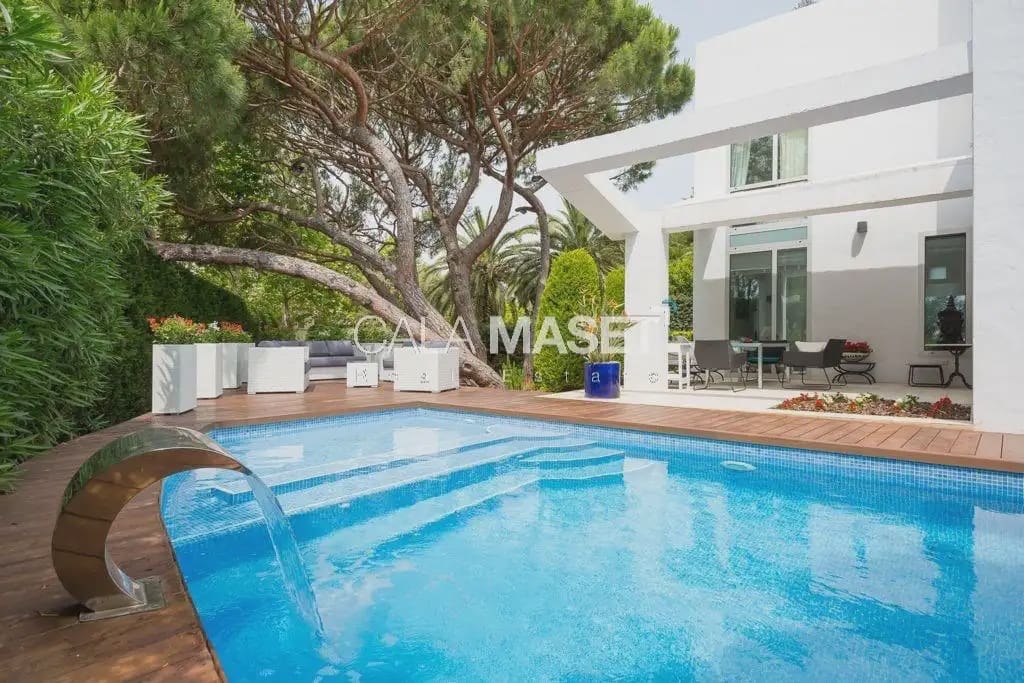 4 slaapkamer Villa te koop in Castell-Platja d'Aro met garage - € 2.950.000 (Ref: 9890807)