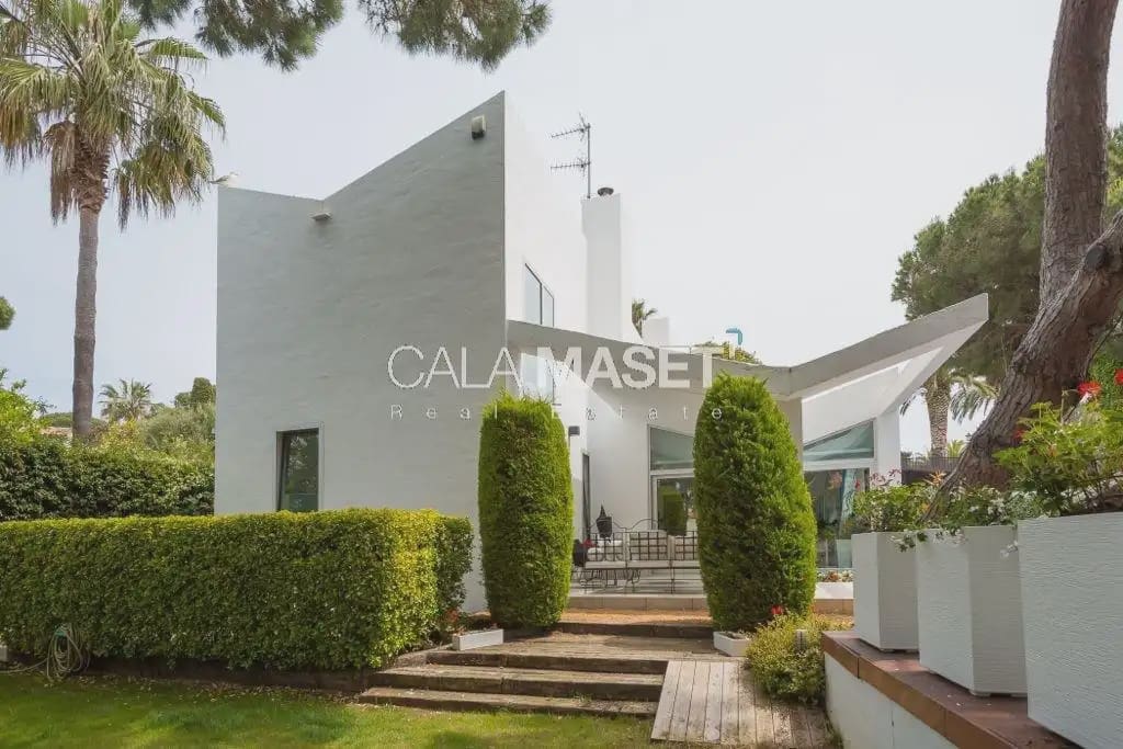 4 slaapkamer Villa te koop in Castell-Platja d'Aro met garage - € 2.950.000 (Ref: 9890807)