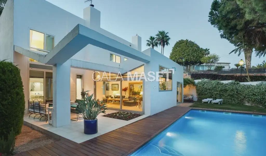 4 slaapkamer Villa te koop in Castell-Platja d'Aro met garage - € 2.950.000 (Ref: 9890807)