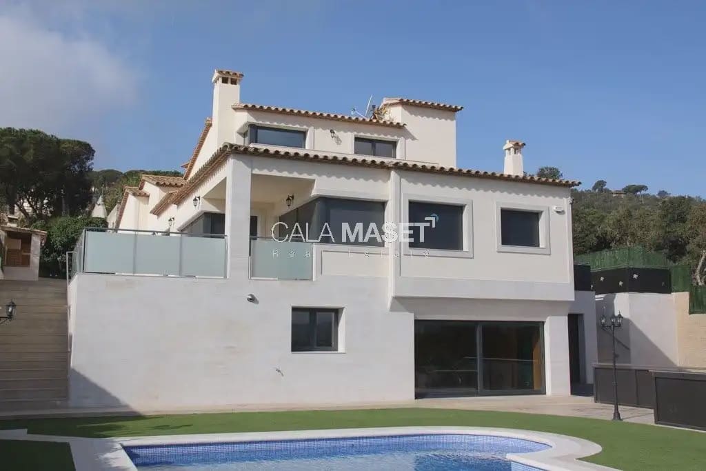 5 bedroom Villa for sale in Calonge i Sant Antoni with garage - € 1,950,000 (Ref: 9890809)