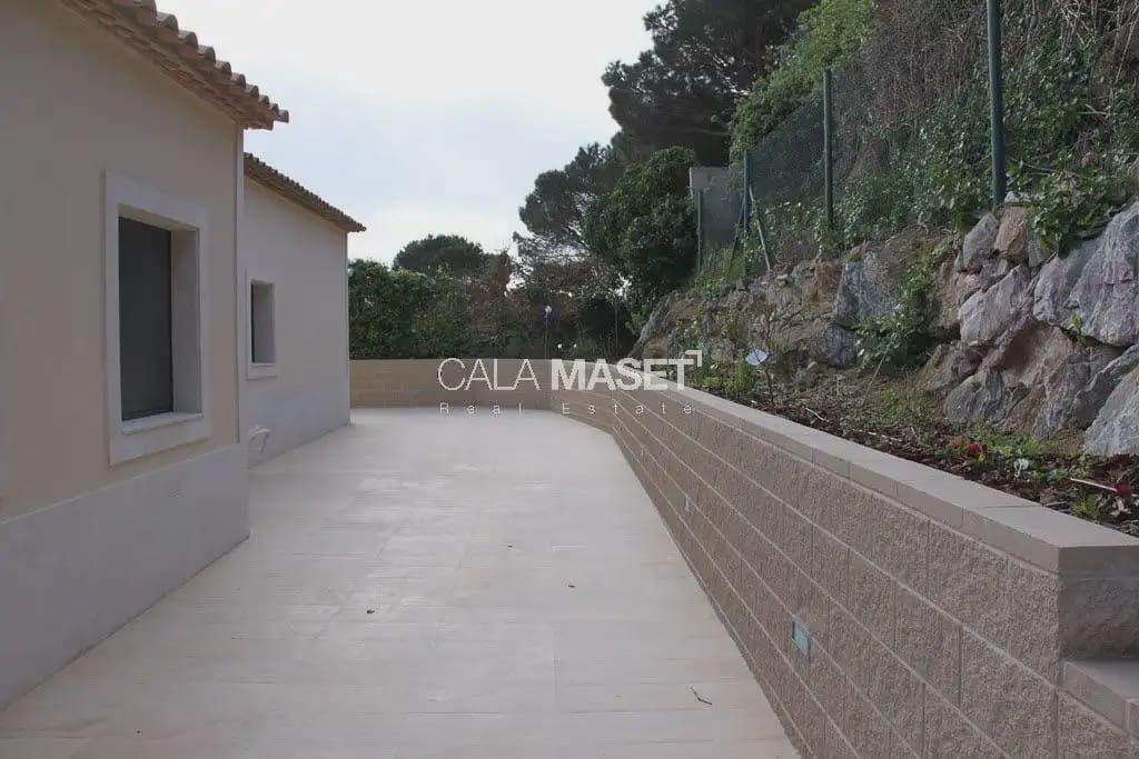5 bedroom Villa for sale in Calonge i Sant Antoni with garage - € 1,950,000 (Ref: 9890809)