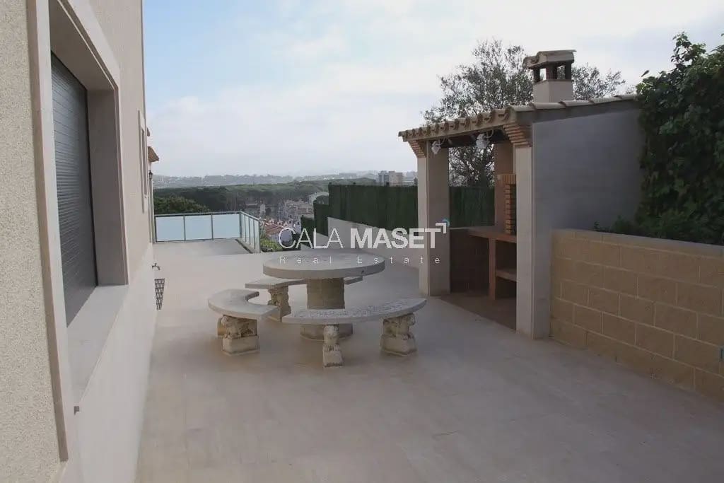 5 bedroom Villa for sale in Calonge i Sant Antoni with garage - € 1,950,000 (Ref: 9890809)