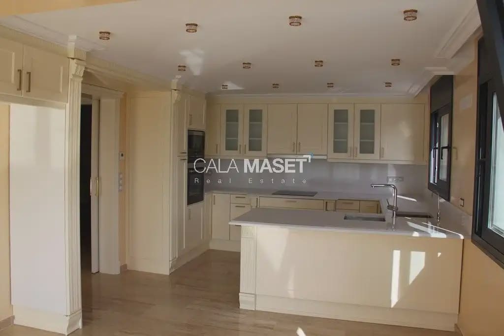 5 bedroom Villa for sale in Calonge i Sant Antoni with garage - € 1,950,000 (Ref: 9890809)