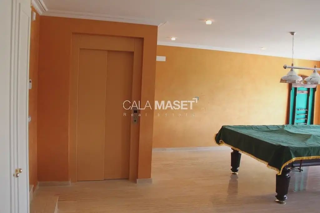 5 bedroom Villa for sale in Calonge i Sant Antoni with garage - € 1,950,000 (Ref: 9890809)