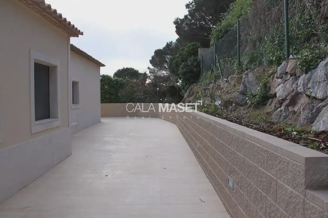 5 bedroom Villa for sale in Calonge i Sant Antoni with garage - € 1,950,000 (Ref: 9890809)