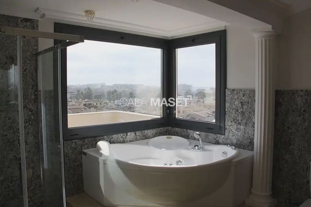 5 bedroom Villa for sale in Calonge i Sant Antoni with garage - € 1,950,000 (Ref: 9890809)