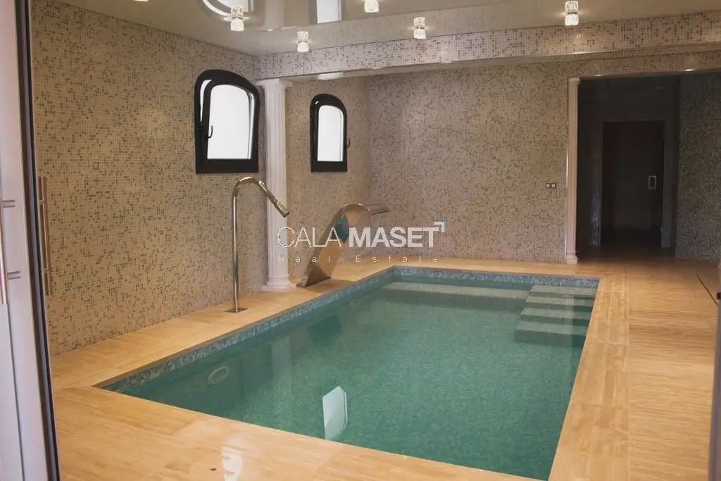 5 bedroom Villa for sale in Calonge i Sant Antoni with garage - € 1,950,000 (Ref: 9890809)