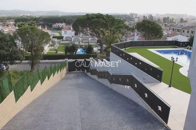 5 bedroom Villa for sale in Calonge i Sant Antoni with garage - € 1,950,000 (Ref: 9890809)
