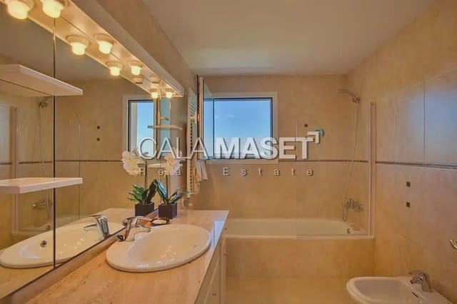 Chalet de 3 habitaciones en Castell d'Aro, Castell-Platja d'Aro en venta - 978.000 € (Ref: 9890813)