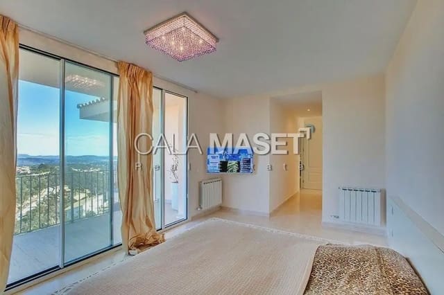 Chalet de 3 habitaciones en Castell d'Aro, Castell-Platja d'Aro en venta - 978.000 € (Ref: 9890813)