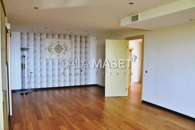Chalet de 5 habitaciones en Castell d'Aro, Castell-Platja d'Aro en venta con piscina garaje - 2.100.000 € (Ref: 9890828)