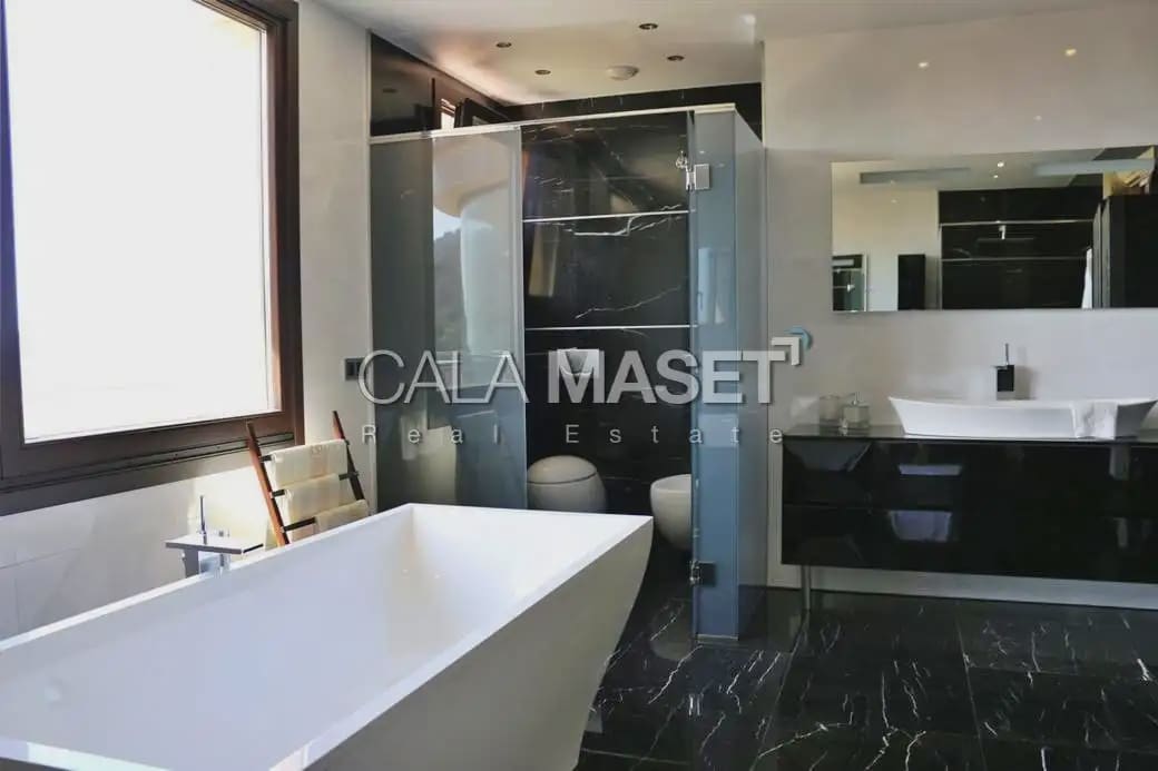 5 bedroom Villa for sale in Castell-Platja d'Aro with pool garage - € 2,100,000 (Ref: 9890828)