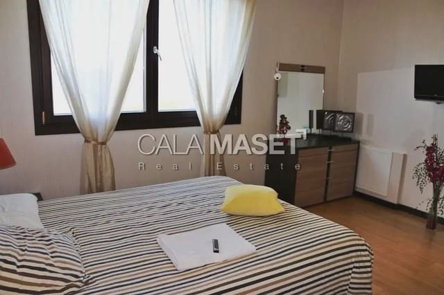 Chalet de 5 habitaciones en Castell d'Aro, Castell-Platja d'Aro en venta con piscina garaje - 2.100.000 € (Ref: 9890828)