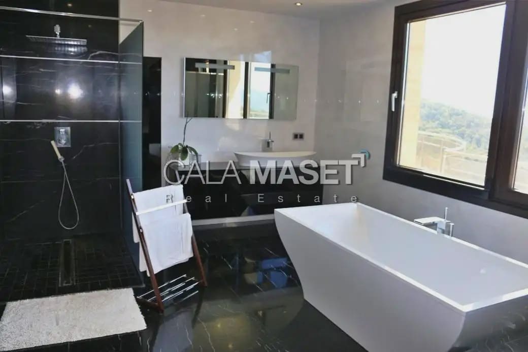 5 bedroom Villa for sale in Castell-Platja d'Aro with pool garage - € 2,100,000 (Ref: 9890828)