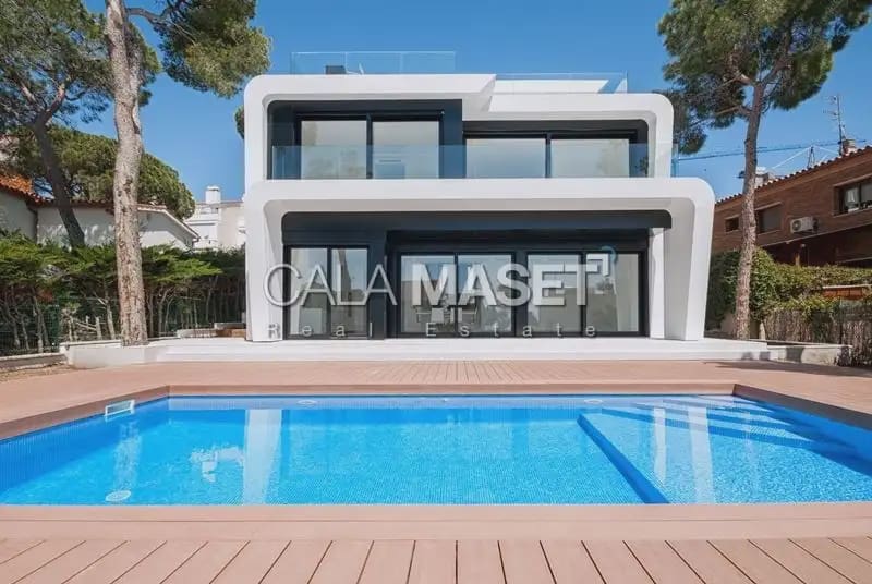 4 slaapkamer Villa te koop in Platja d'Aro met zwembad garage - € 2.650.000 (Ref: 9890832)