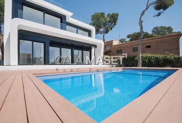 4 slaapkamer Villa te koop in Platja d'Aro, Castell-Platja d'Aro met zwembad garage - € 2.650.000 (Ref: 9890832)