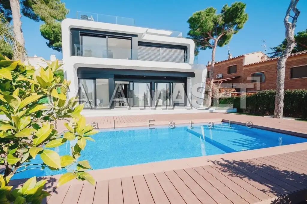4 slaapkamer Villa te koop in Platja d'Aro met zwembad garage - € 2.650.000 (Ref: 9890832)