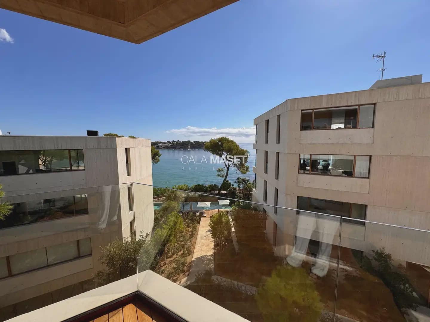Strandlejlighed til salg i Sant Feliu de Guixols med swimmingpool garage - € 2.840.000 (Ref: 9890835)
