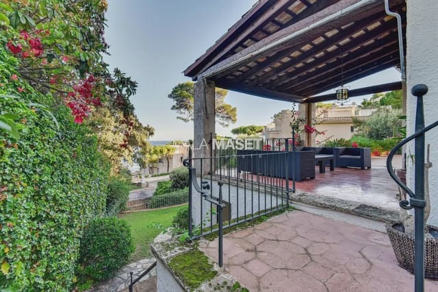 6 soveværelse Villa til salg i Sant Feliu de Guíxols med garage - € 2.800.000 (Ref: 9890837)