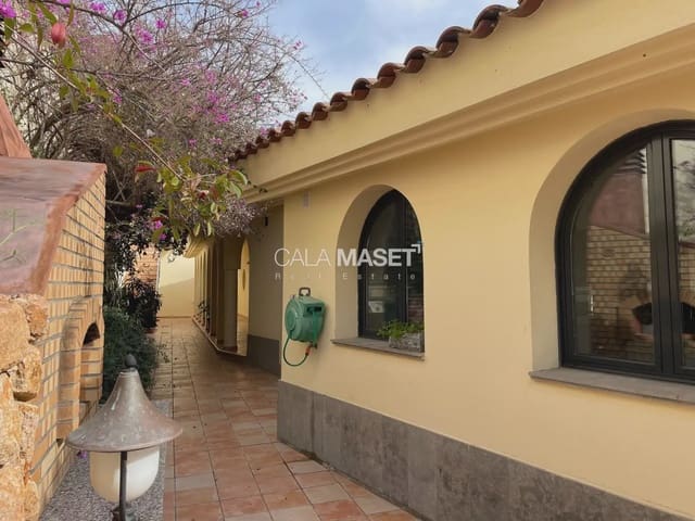 4 soverom Villa til salgs i Sant Feliu de Guíxols med svømmebasseng garasje - € 1 680 000 (Ref: 9890839)