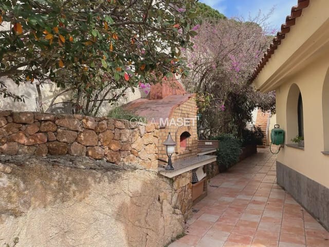 4 soverom Villa til salgs i Sant Feliu de Guíxols med svømmebasseng garasje - € 1 680 000 (Ref: 9890839)