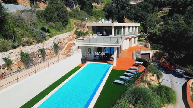 Chalet de 5 habitaciones en Castell d'Aro, Castell-Platja d'Aro en venta con piscina garaje - 1.700.000 € (Ref: 9890840)