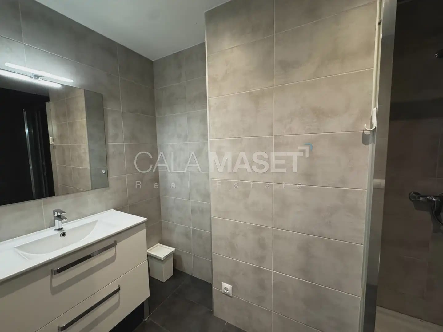 3 sypialnia Penthouse na sprzedaż w Platja d'Aro z basenem garażem - 460 000 € (Ref: 9890842)